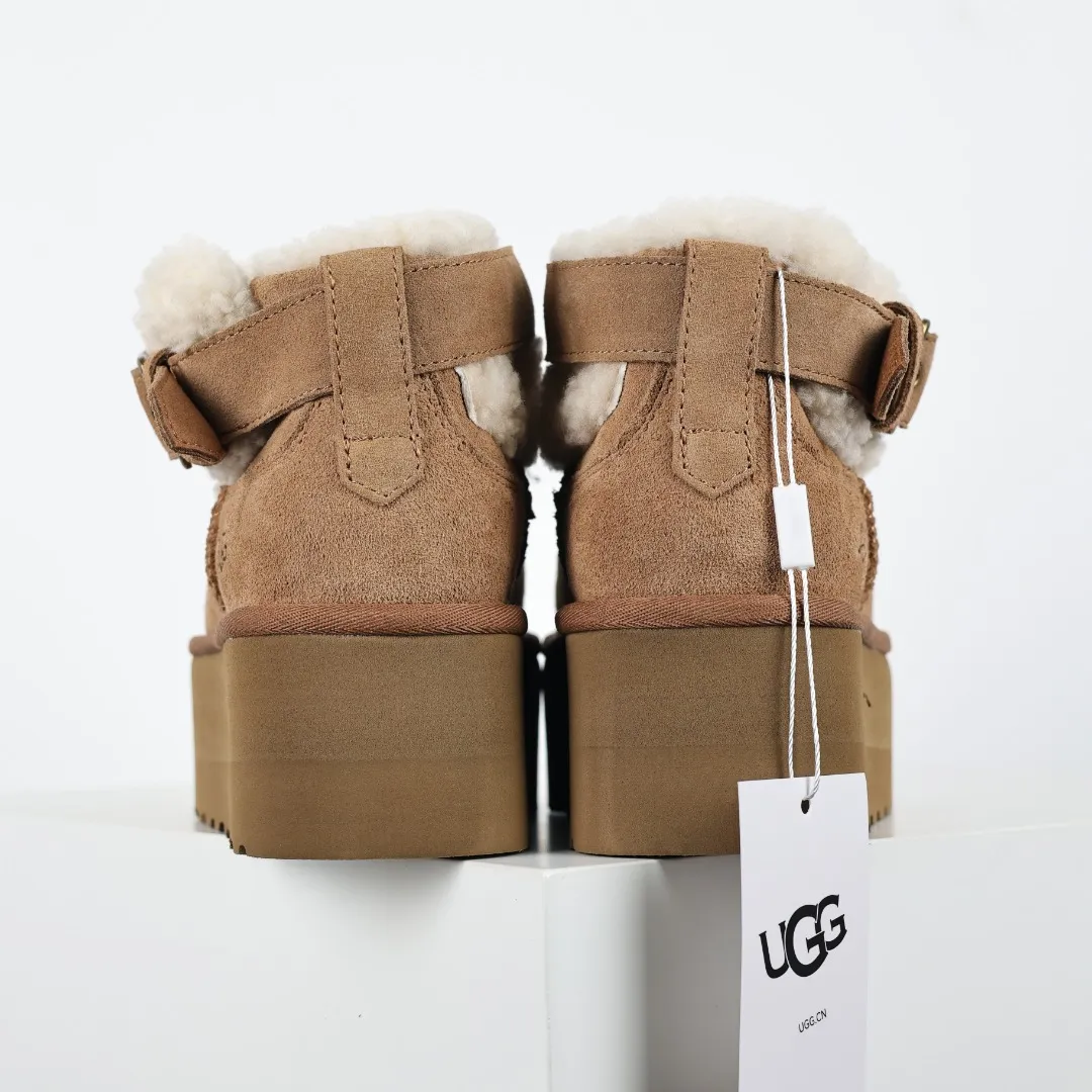 Pick up locally 💰660 Core recommendation Good price It is a very suitable choice for home use. In recent years, uug has launched a series of styles, which are partially geared towards the preferences of young consumers and have also moved to the forefront of fashion trends. Shoe body material: water-repellent coated suede upper, 17 mm UGGPURE™ implantable wool insole, lightweight non-slip and comfortable rubber outsole, with brand LOGO and trademark, with full packaging Size: 35 36 37 38 39 40